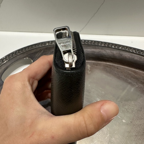 LV Taiga zip coin purse - Picture 13 of 16